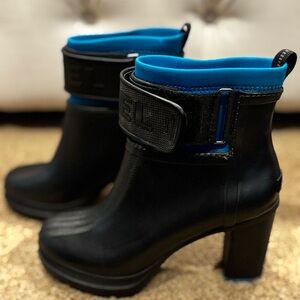Sorel Medina III High Heel Rain Boot in Black and Blue US size 9 or Euro 40